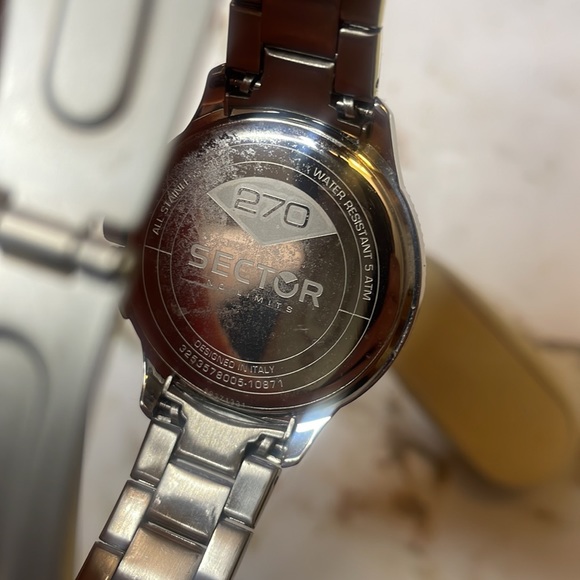 Men’s Sector 270 wristwatch - Picture 2 of 3